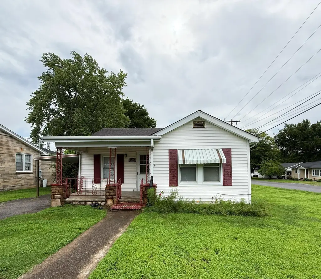 1207 Elm St