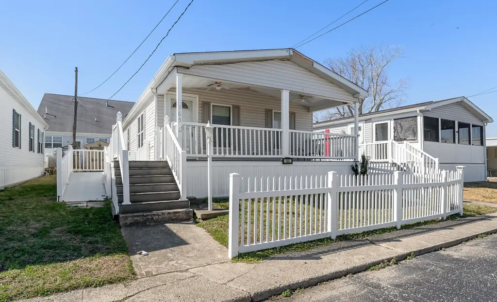 165 Maurice Blvd