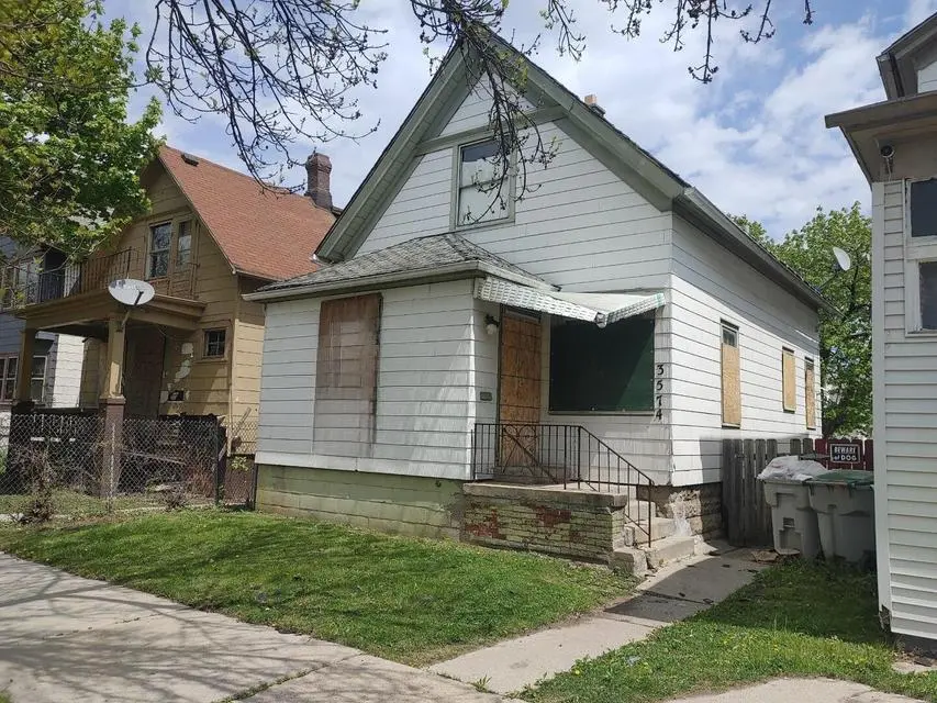 3574 N 10th St