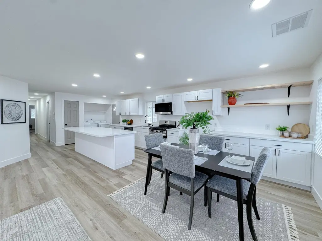 7337 Topanga Ln #28