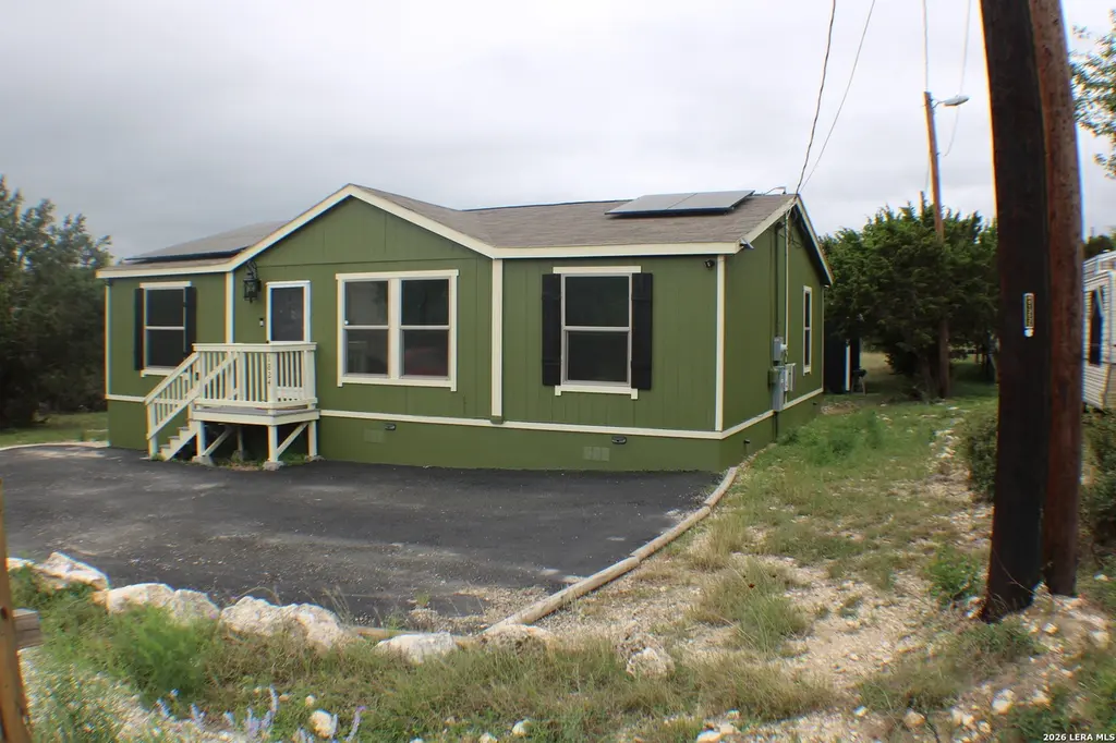 1824 Live Oak Dr
