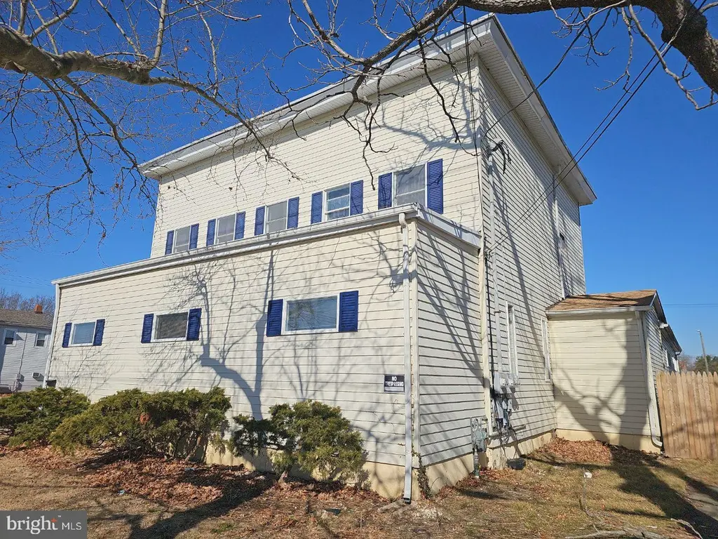 10 E Broad St