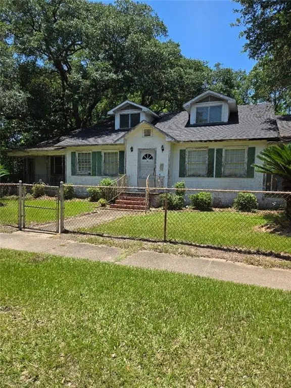 617 Oak Ave