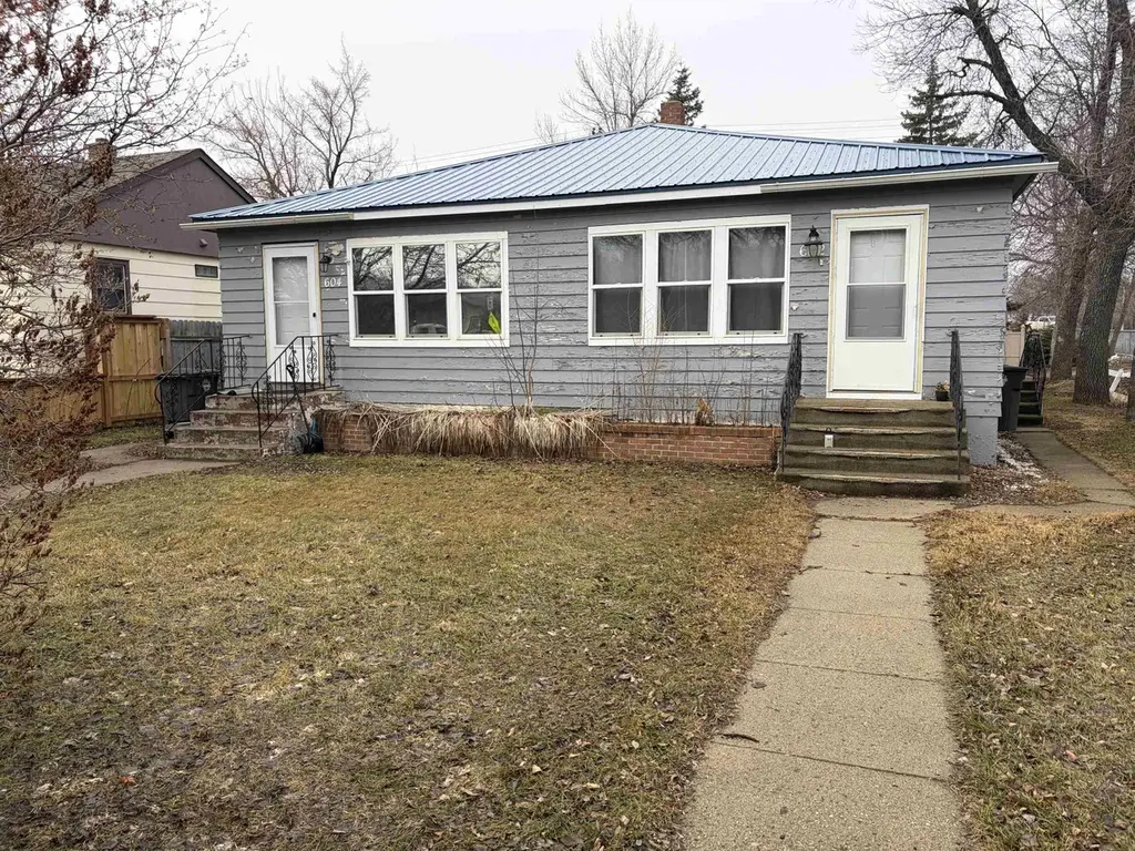 602 & 604 1st St SE