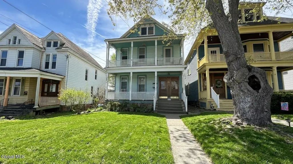 516 Pawling Ave