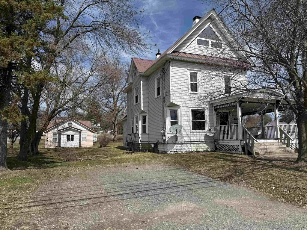 134 Center St