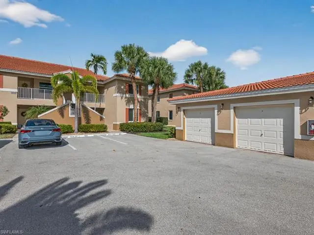 6890 Huntington Lakes Cir #203