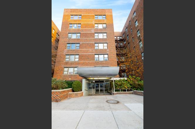 3130 Grand Concourse Unit 2J