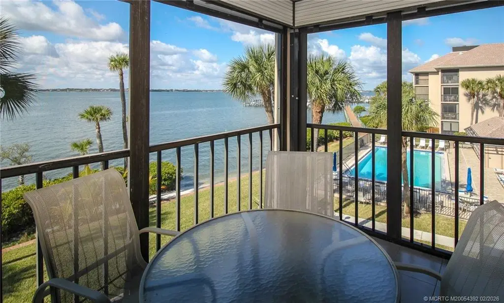 4720 NE Sandpebble Trce #305