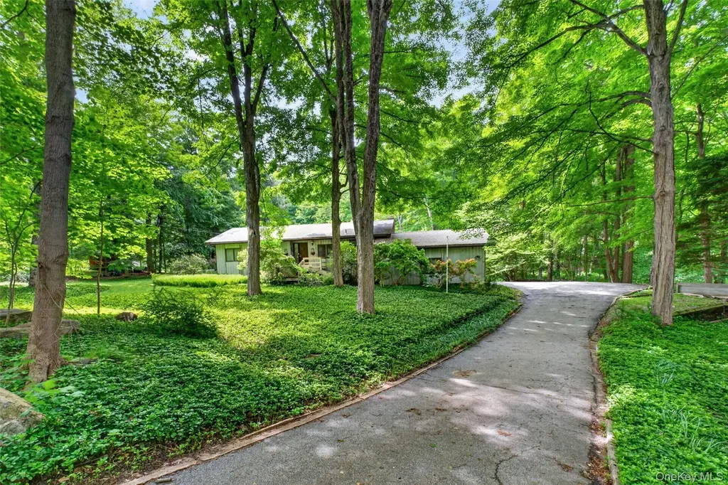 360 Hawley Rd