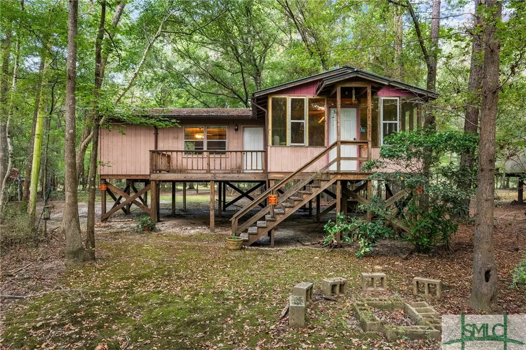 628 Riverside Dr