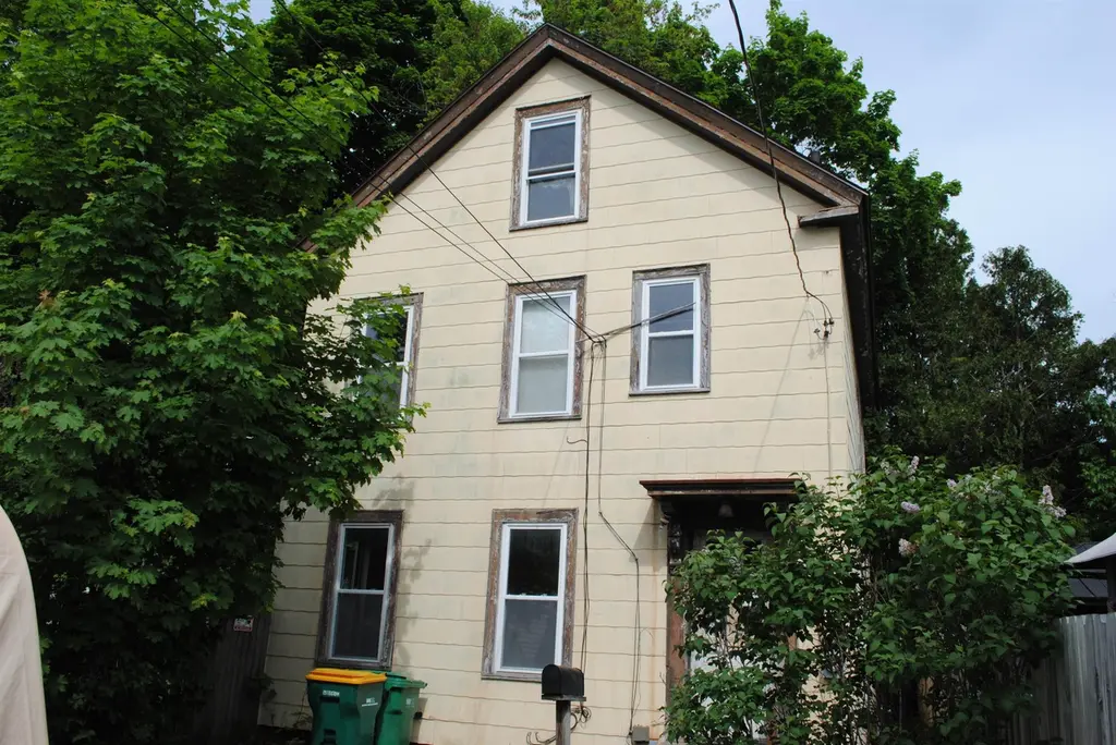 19 Pine St