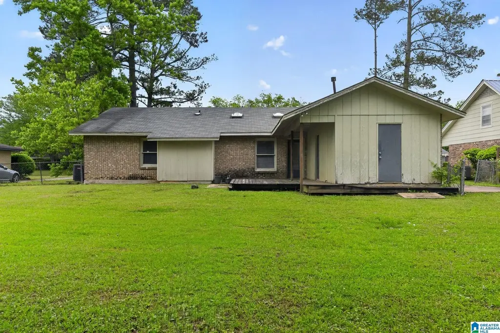 3328 Cross Creek Dr