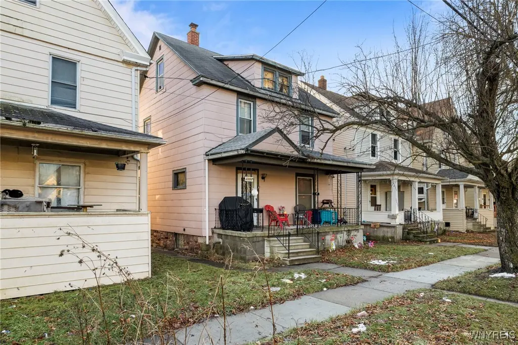 2207 La Salle Ave
