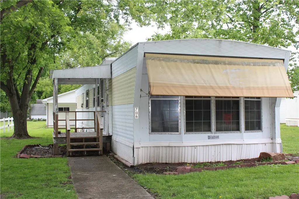 706 Maine Ave