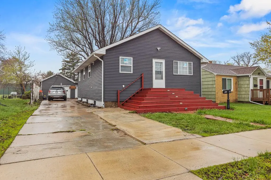 905 W Main St