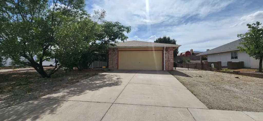 2513 Twin Buttes Dr NE