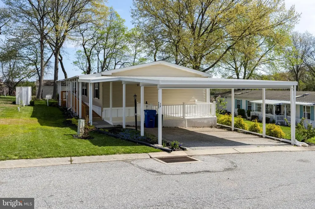 28 Cedar St
