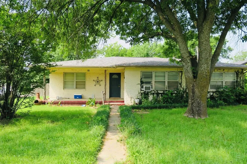 1689 N Highway 81 N