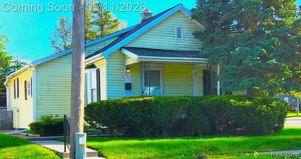 3521 Whitney Ave