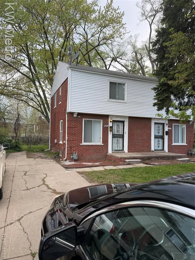 8559-8563 Wyoming Ave S