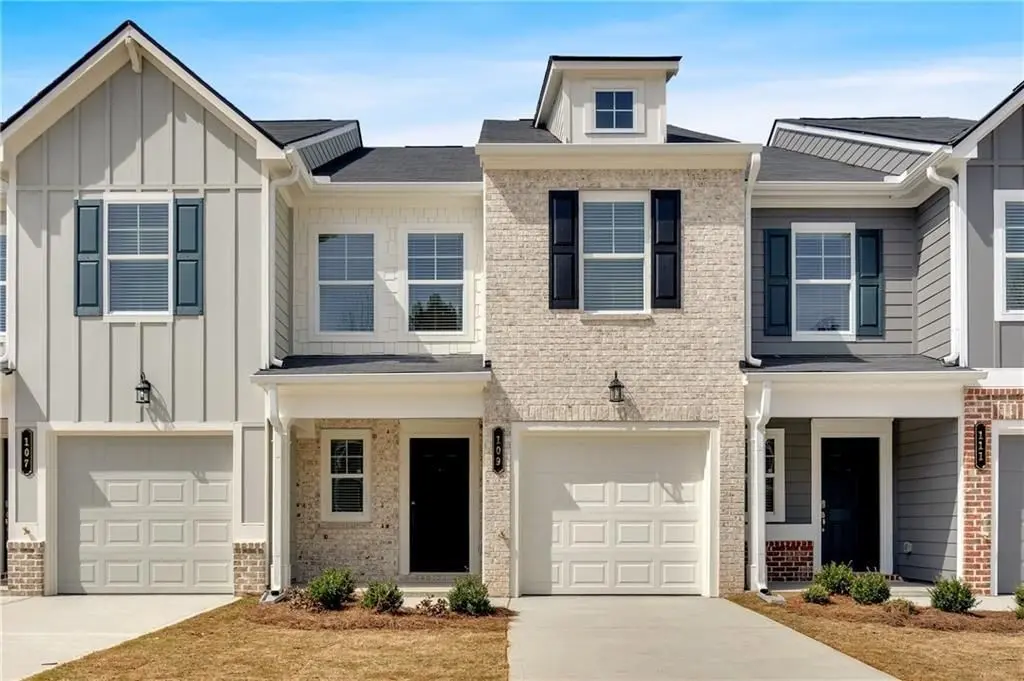 107 Village Green Dr