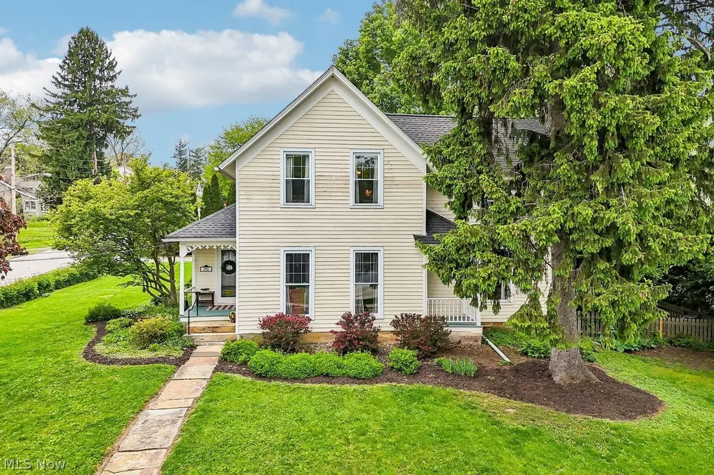 8942 Elm St