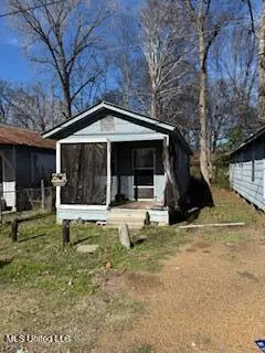 213 Elm St