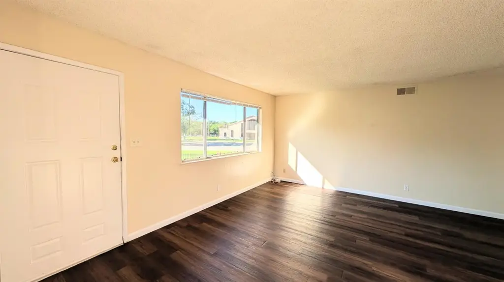 5181 Connecticut Dr #4