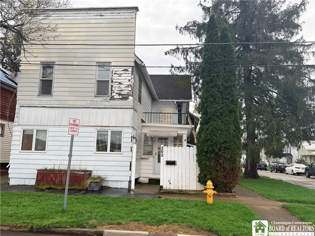 202 E Pine St