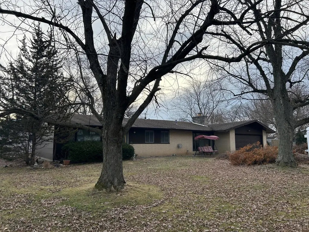 12109 White Oak Dr