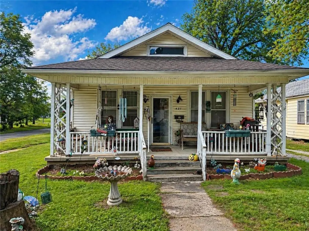 421 Lynn St