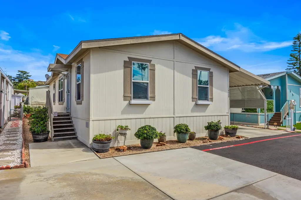 14089 Pomegranate Ave #214