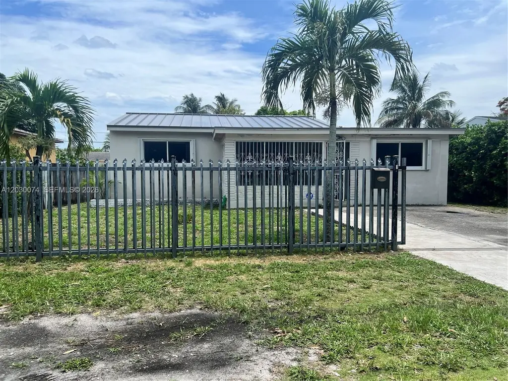 250 NE 160th St