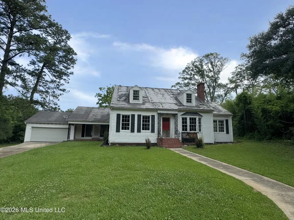 479 E Main St