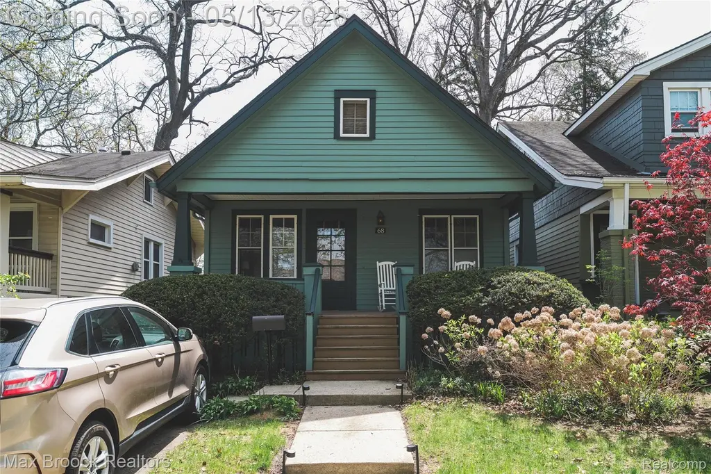 68 Kensington Blvd