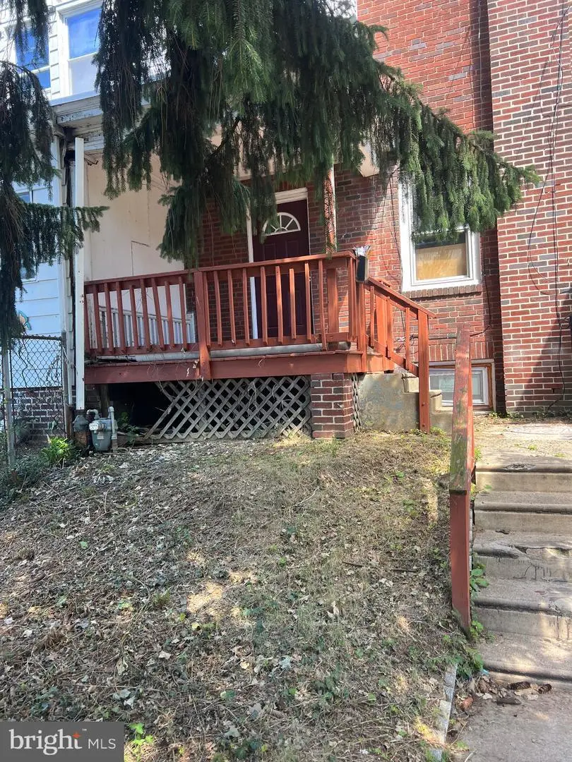 332 W 15th St