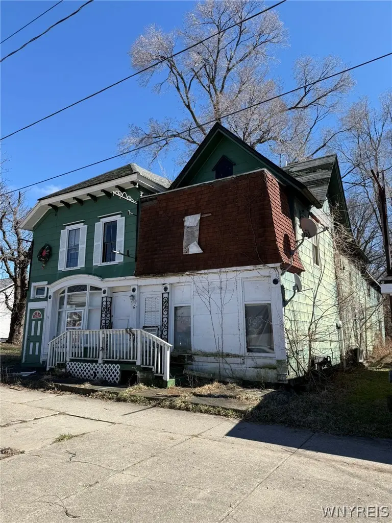 36 W Main St