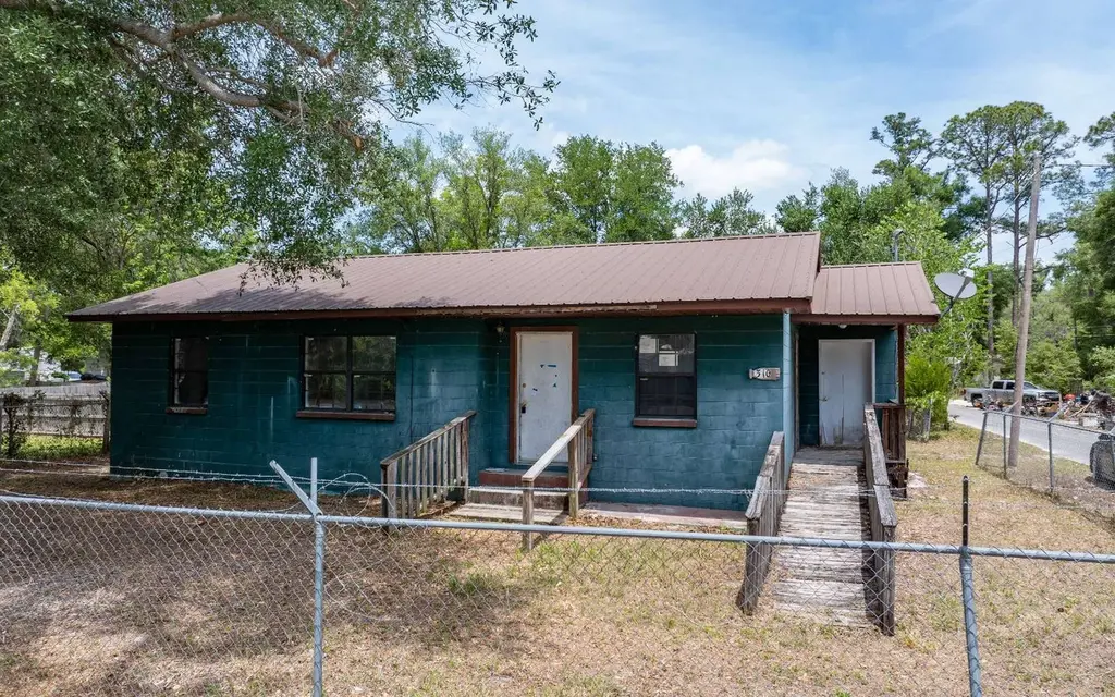 310 SW Taylor Ave