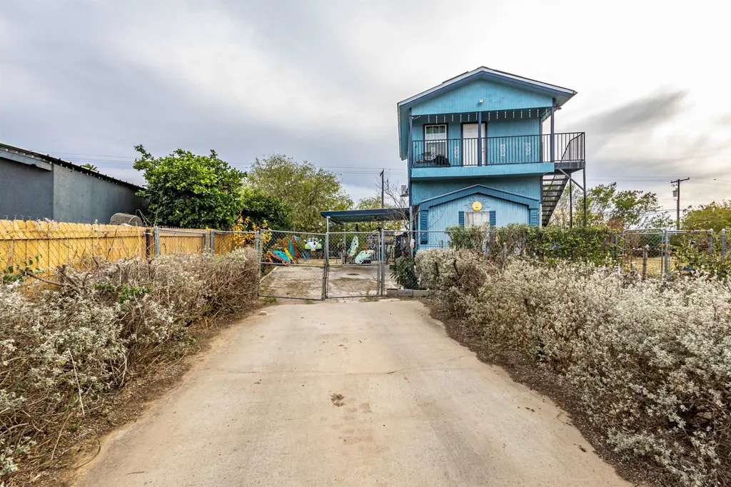 405 Pitaya Dr