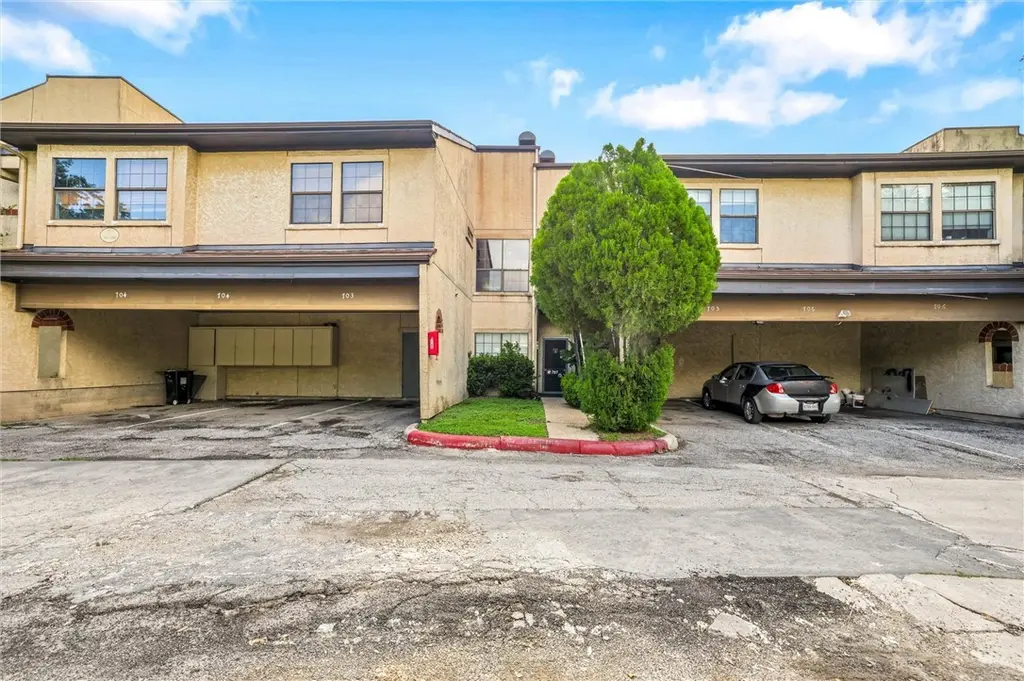 6100 Woodlake Pkwy #706