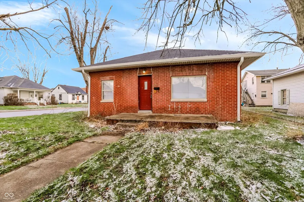 824 W Elm St