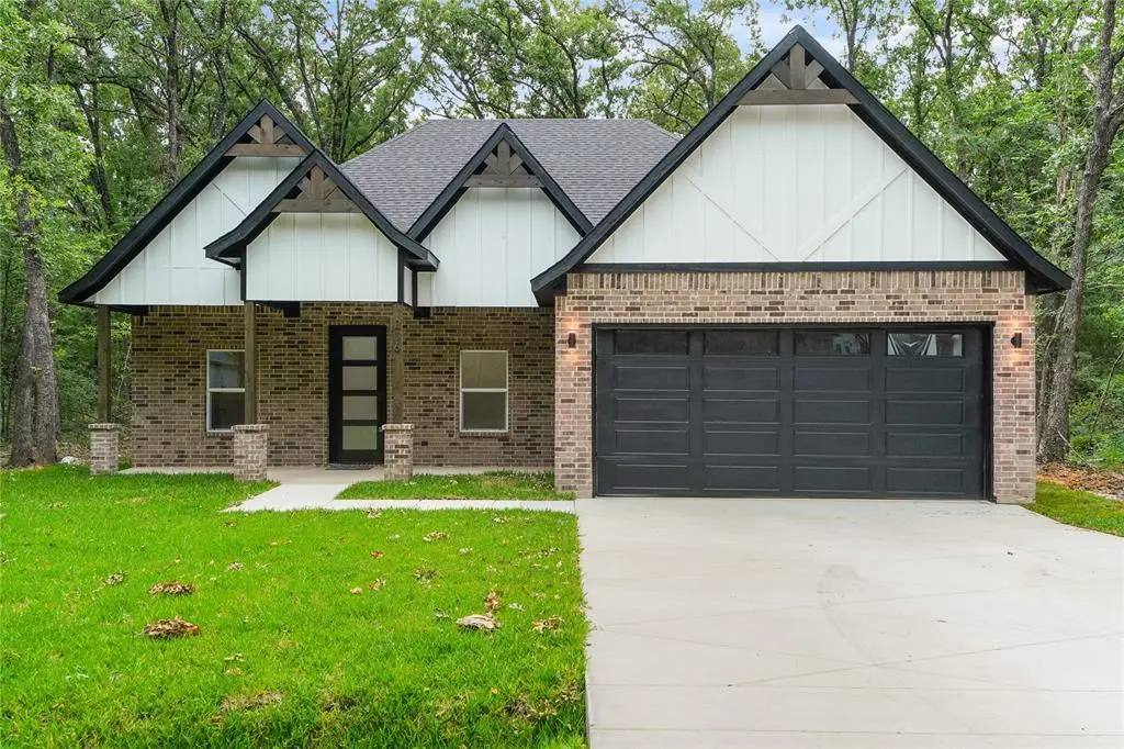 216 E Beachwood Loop