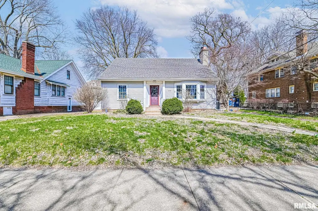 515 W Armstrong Ave
