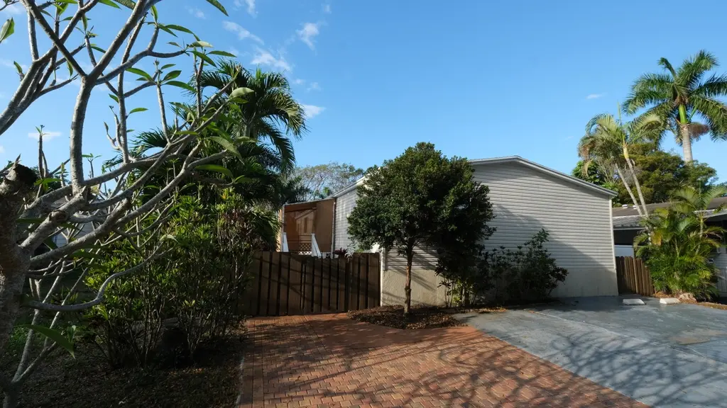 11942 Coral Pl