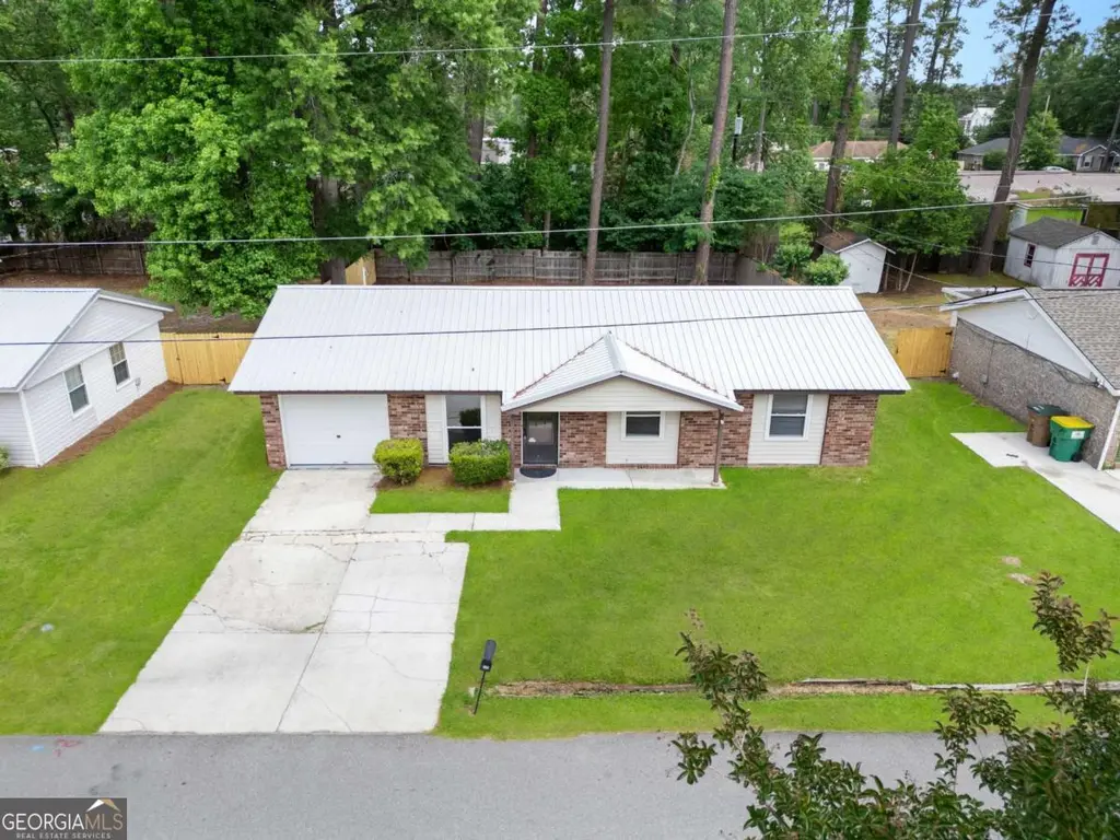 320 W Whatley St