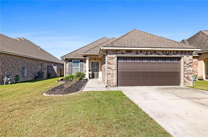 19196 Greenleaf Cir