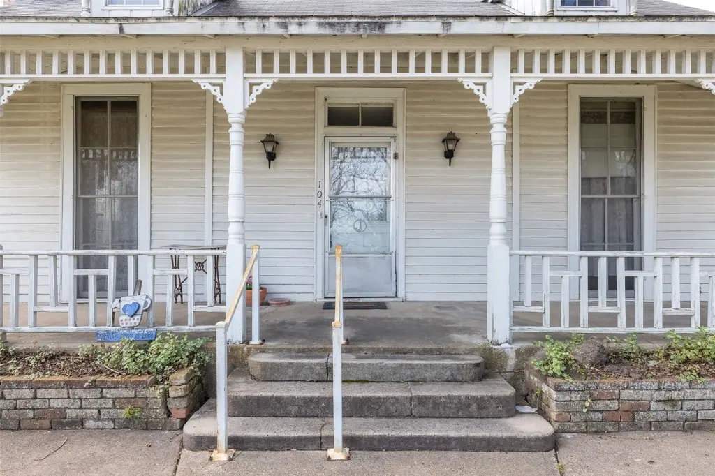 104 6th St