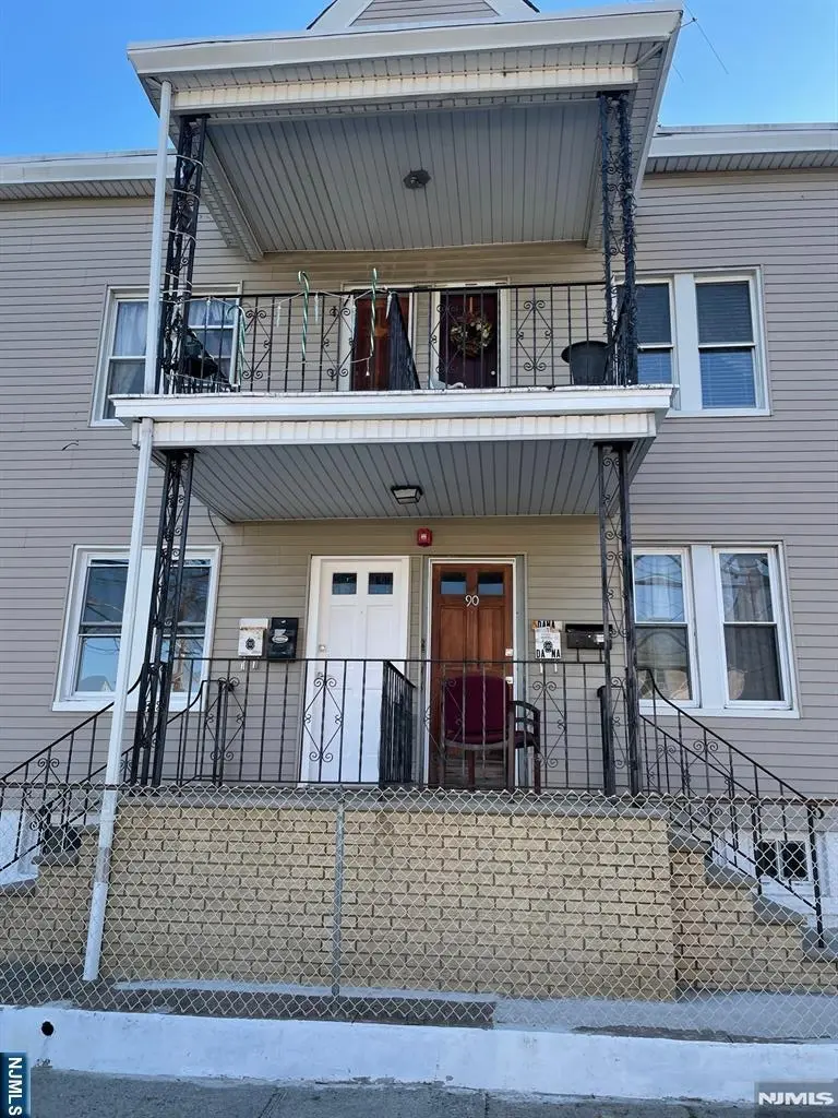 90-92 3rd Ave