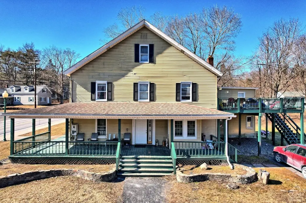 526 Mountain Ave